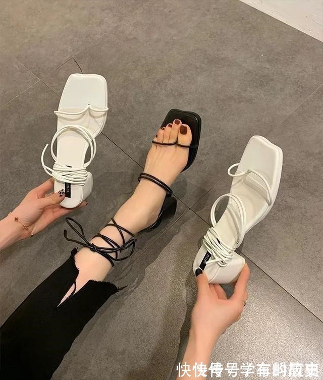 脚型 是时候穿凉鞋了!今年流行这几款,清凉显脚小!