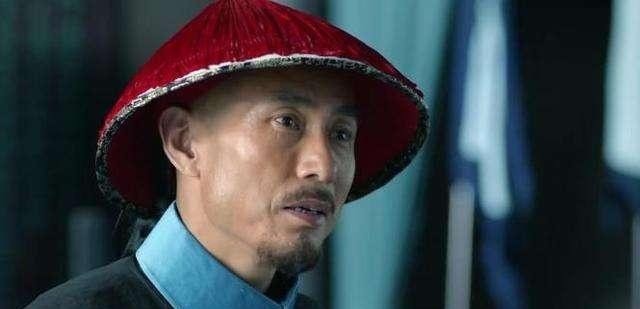 皇帝问县令:你父亲是谁?县令说出父亲名字后,皇帝:连升三级