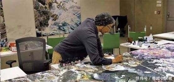 画风$日本一个“变态”画家,他将钢笔玩到了极致,画一幅画用三年时间