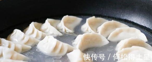 煎饺|在家怎么做水煎饺水煎包按照这比例做法,金黄鲜嫩,一次成功!