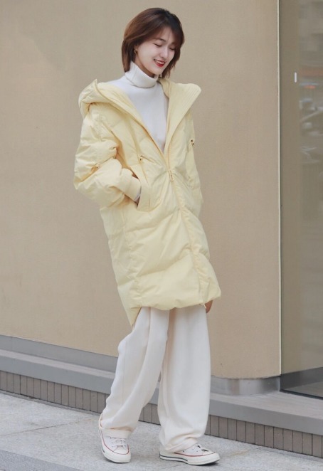 大衣 秋冬衣服别乱买,常备“高领衫”,搭配大衣、羽绒服都洋气