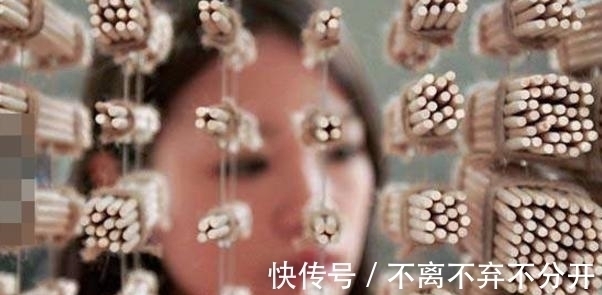 中国人$女孩用6万多根筷子作画,完工后成龙大哥说我买了