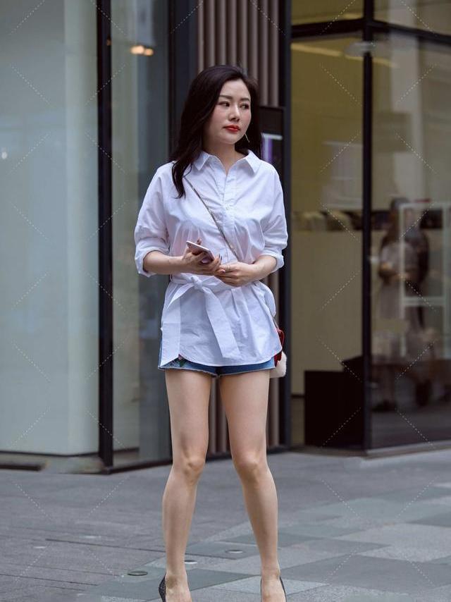 衬衫 成熟期气质穿搭，彰显高级感，纯白系列衬衫清纯时尚