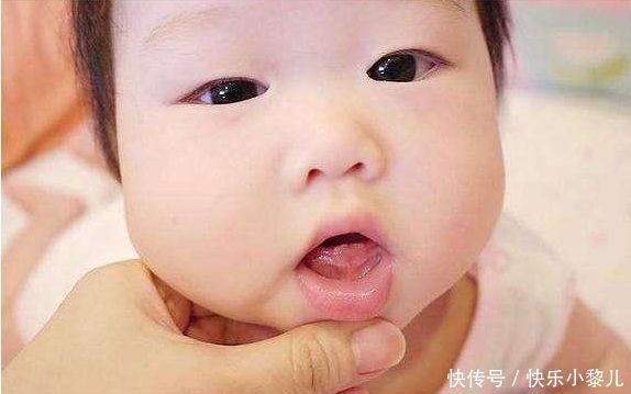 举动|“人类幼崽”多大开始长牙?这三个“讨厌”举动,说明宝宝要长牙