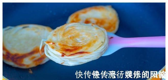 在家做盘丝饼原来这么简单，一卷一叠就搞定，有技巧无难度，真香