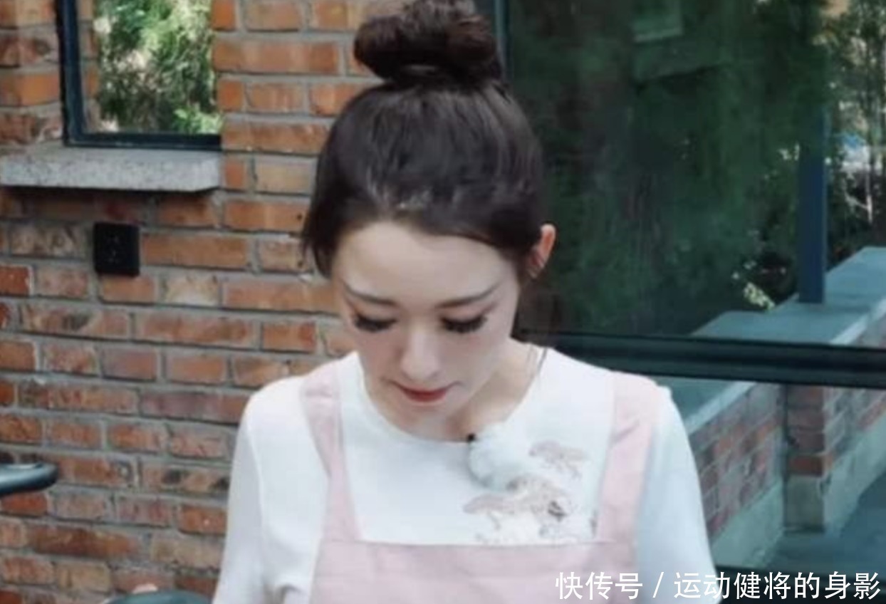 妆感|吉娜真是放开了!大方卸掉假睫毛,看到素颜真容,难怪妆感那么重