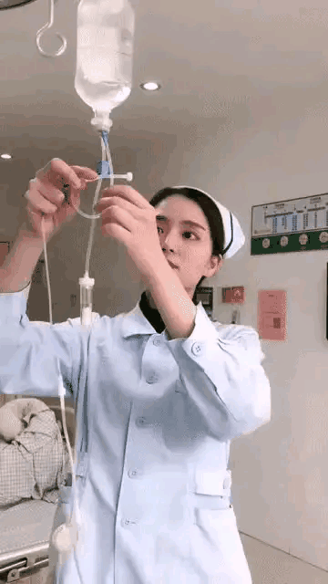 |搞笑GIF:要不是女朋友来医院看我 说不定我早已经出院了