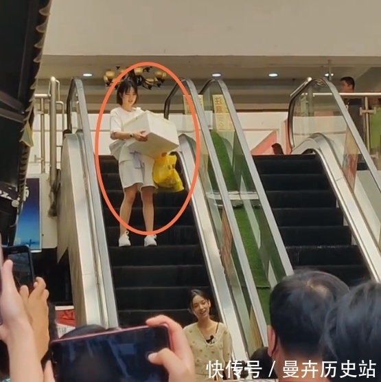 周也|中餐廳5采購(gòu):周也拎小件,姚安娜大包大攬,毫無(wú)二公主的架子