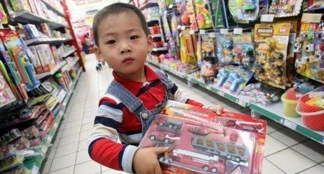 乐高店|“你不走我走”,宝妈生气把孩子留商场,3分钟后急得四处找娃