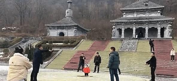 兄弟姐妹|“最强大舅舅团”来了,8个舅舅只有1个外甥女,网友直呼不敢娶