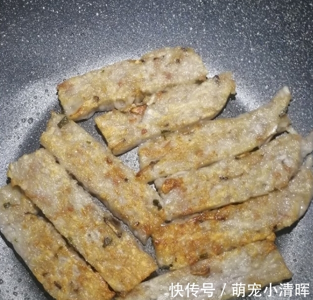 香煎芋头糕|香芋的懒人做法，一蒸一煎，好吃到停不下来
