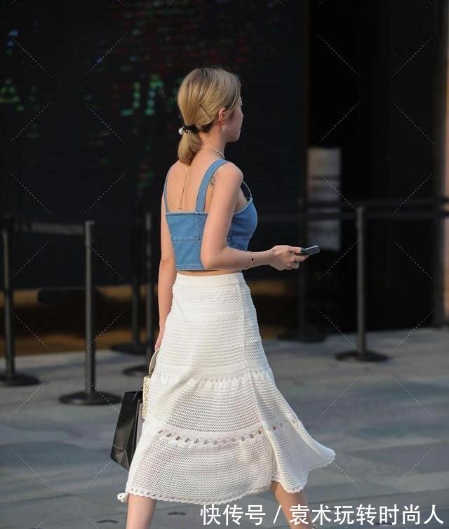 网纱 蓝牛仔背心,搭配白色网纱,变身时尚达人!