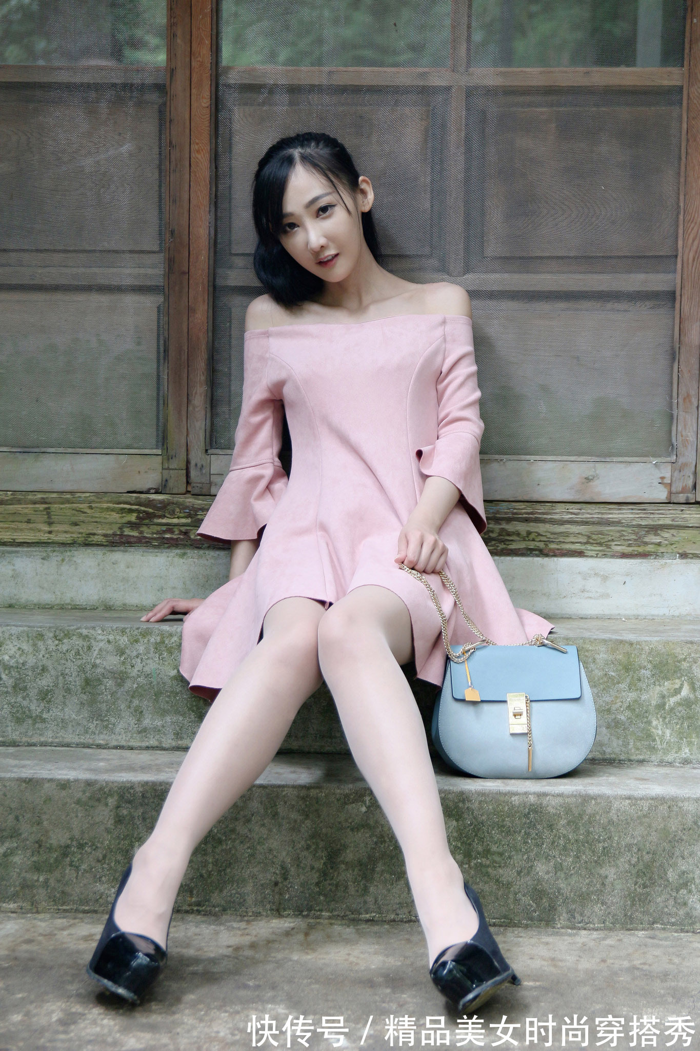 一字肩 粉色的一字肩连衣裙,甜美知性,优雅又耐看