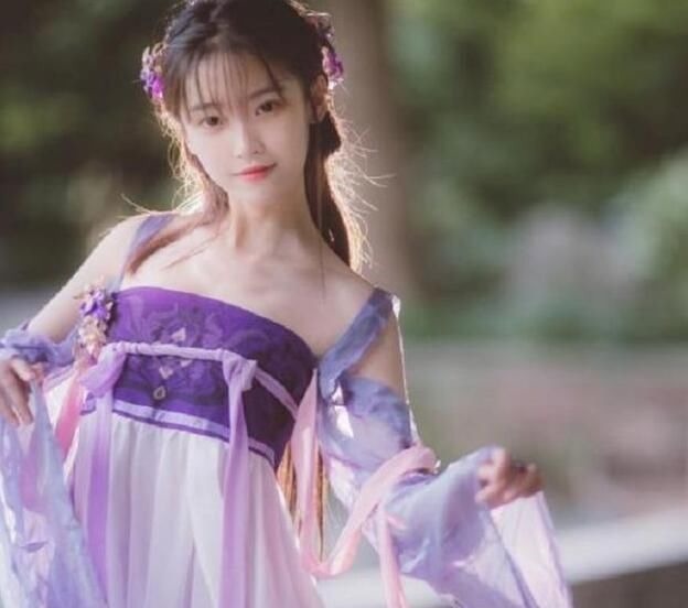 王奕萌|王奕萌Cos逆水寒OL翻车,手臂粗壮下巴明显,被调侃 “出肉装”