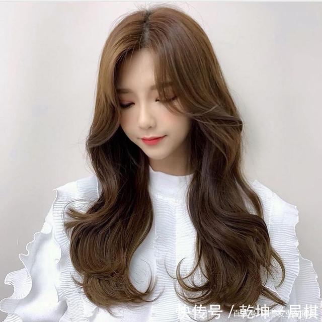 2021发型别乱剪，先看看这10几款，利落洋气还显气质