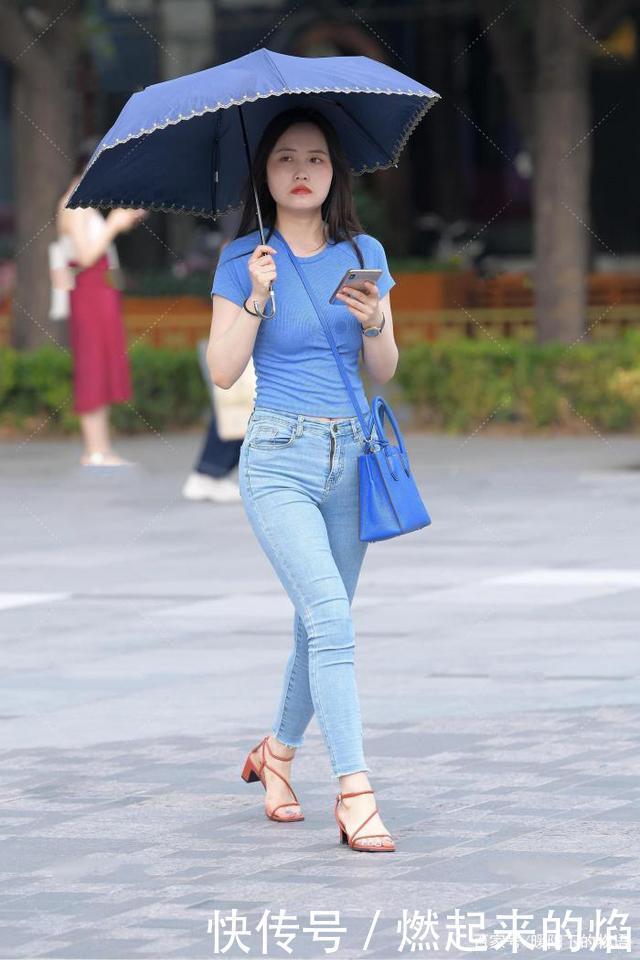 选择牛仔裤,让你的日常穿搭变得简单,轻松美出时尚风采