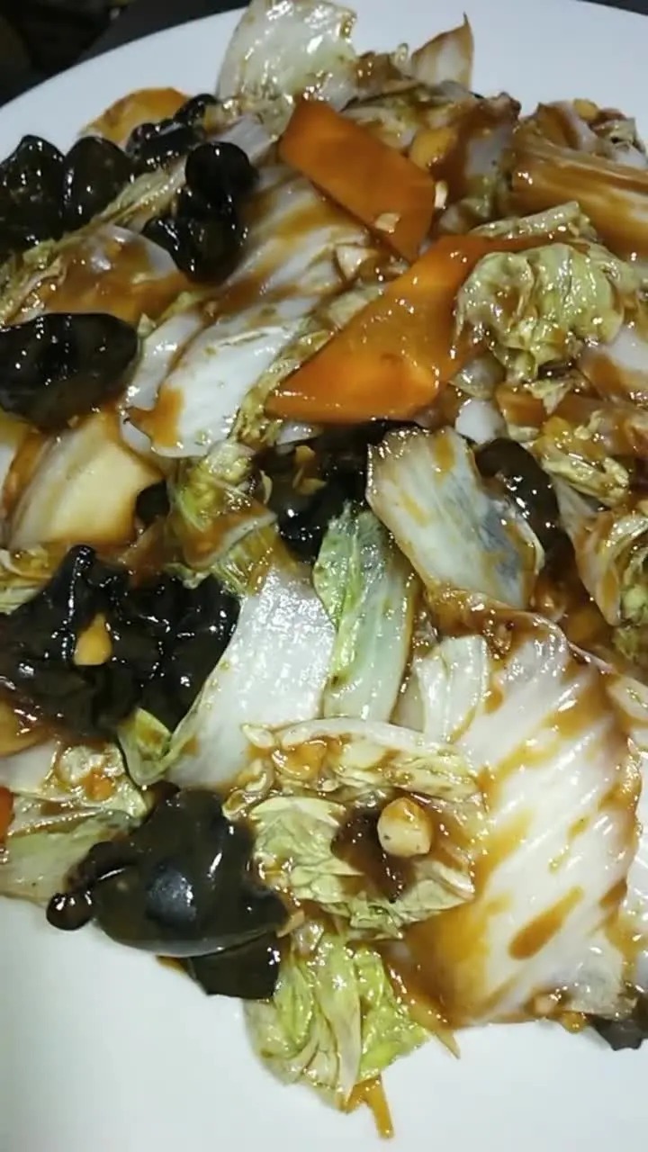 香醋溜白菜+木耳，用腌酸菜剩下的白菜帮，一个小技巧白菜不出水