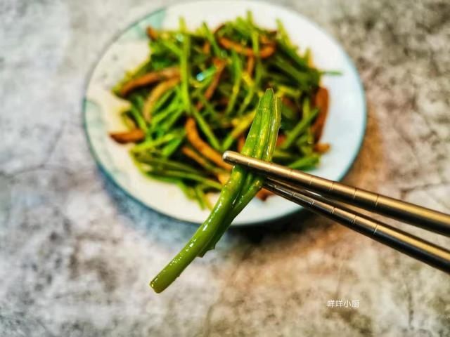 餐桌上最有春天味道的一道菜，见着的人都抢着吃，做法简单快手