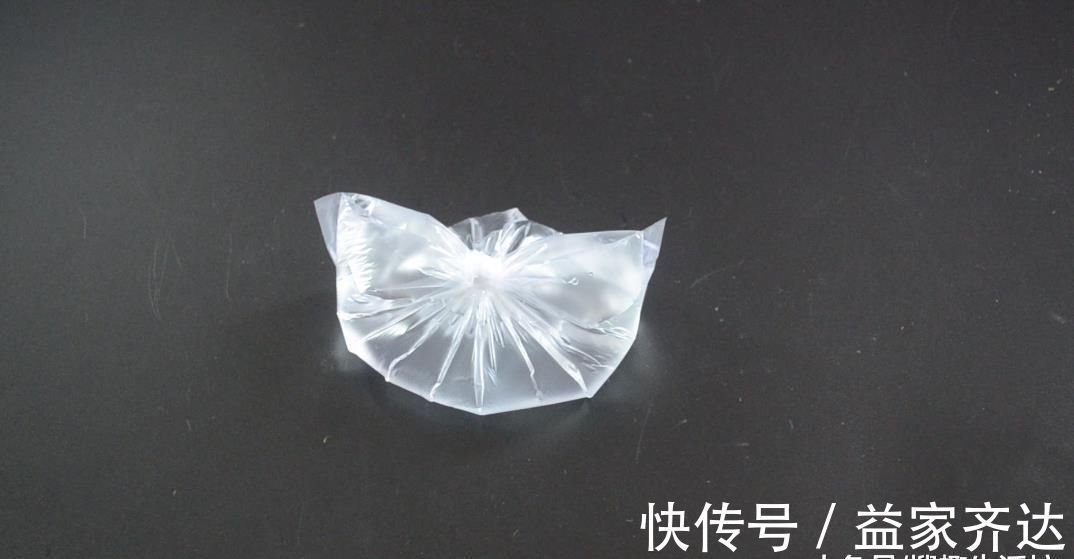 花草|花盆上放一个塑料袋, 没想到还有这个妙用, 看完这招你会感谢我的