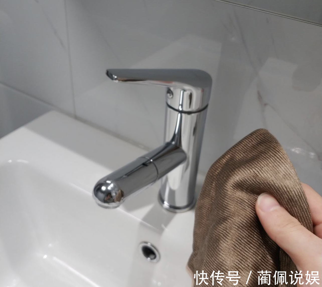 拖鞋架|这10种卫浴用品,早该拉入家用“黑名单”,该换就换了吧!