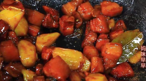 饭店的红烧肉为啥好吃？原来做法有讲究，掌握3个关键，肉香不腻