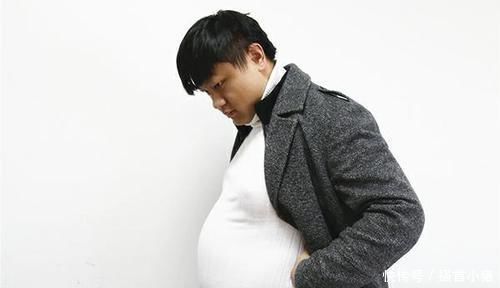 男人衰老之前,身体会发出三种丑态,很明显,不承认也不行