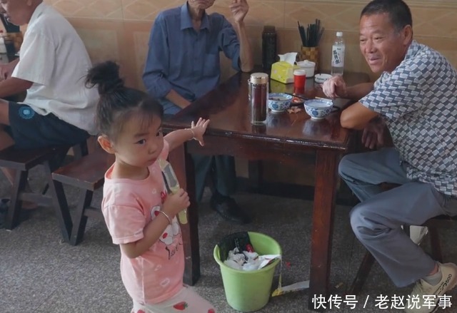 无锡乡镇上的早酒馆,3元一碟小菜配白酒,80岁大爷一顿喝半斤