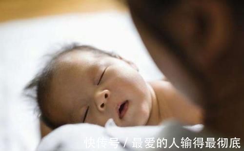 抑郁|妻子坐月子还要整夜带娃,丈夫呼呼大睡,妻子掀开被子,却懵了