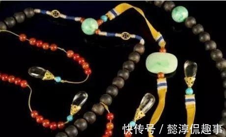 翠玉!清朝大臣脖子上挂的珠子有何作用 珠子越大作用就越大!