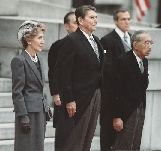 裕仁|日本战败，美国上将问裕仁天皇：你为何不切腹谢罪？裕仁无耻说出4个字！