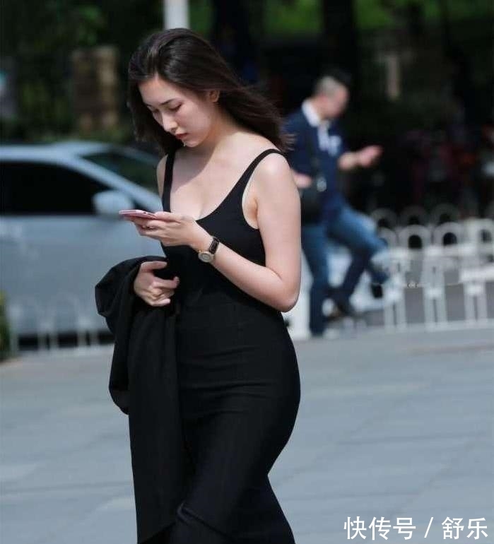 百搭|性感又百搭,黑色吊带衫就得这样穿