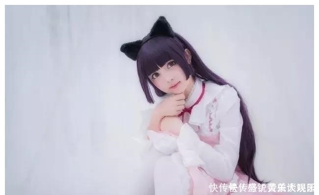 黑猫|小萝莉cos黑猫因年龄太小被嘲,却意外带火“牛奶袜”,心动了