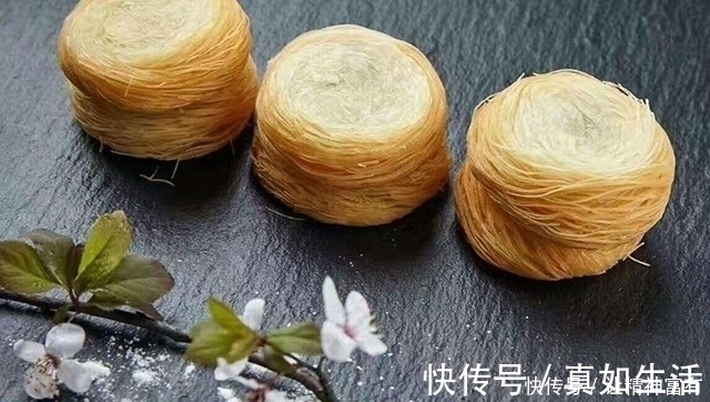 面条|吃金丝饼不用买，1碗面粉做一盘，黄金酥脆，全家都爱吃！