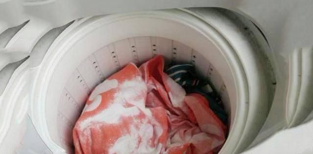 洗衣粉|白醋加洗衣粉洗衣真的好吗？别再无知了，教你白醋洗衣服正确用法