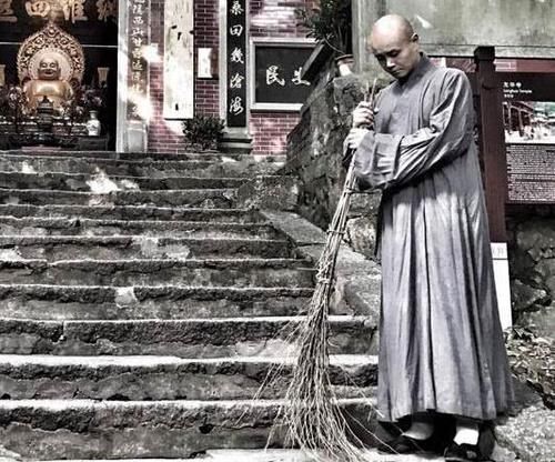 现代扫地僧 浙江大学这位宿管阿姨厉害了 不仅会英语 还擅长阿拉伯语 快资讯