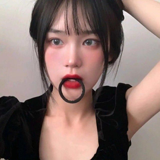 金毛狮王|为什么女孩散开头发更丑了一旦有这3特征,还是乖乖“扎马尾”吧