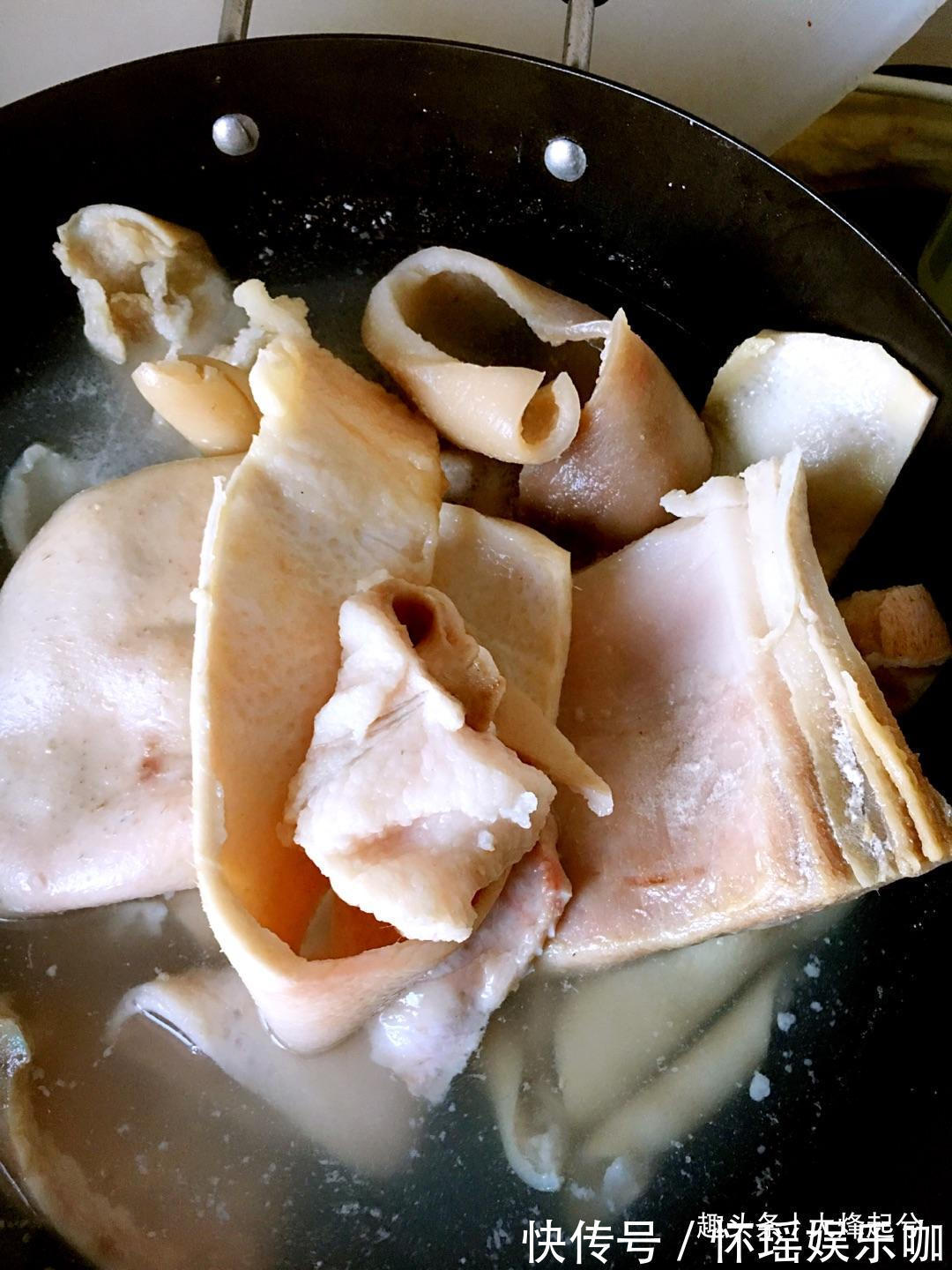 做法|肉皮冻做法，1煮2刮3洗4熬，无任何添加，不腥不腻，晶莹剔透