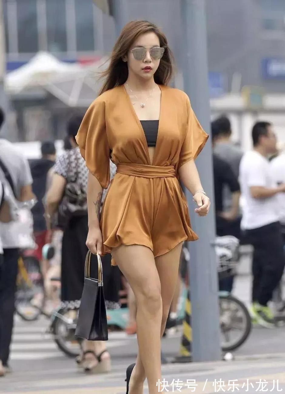 金色彩|非常优雅神秘的微胖姑娘，更容易激起异性的怜爱，好想请她吃顿饭