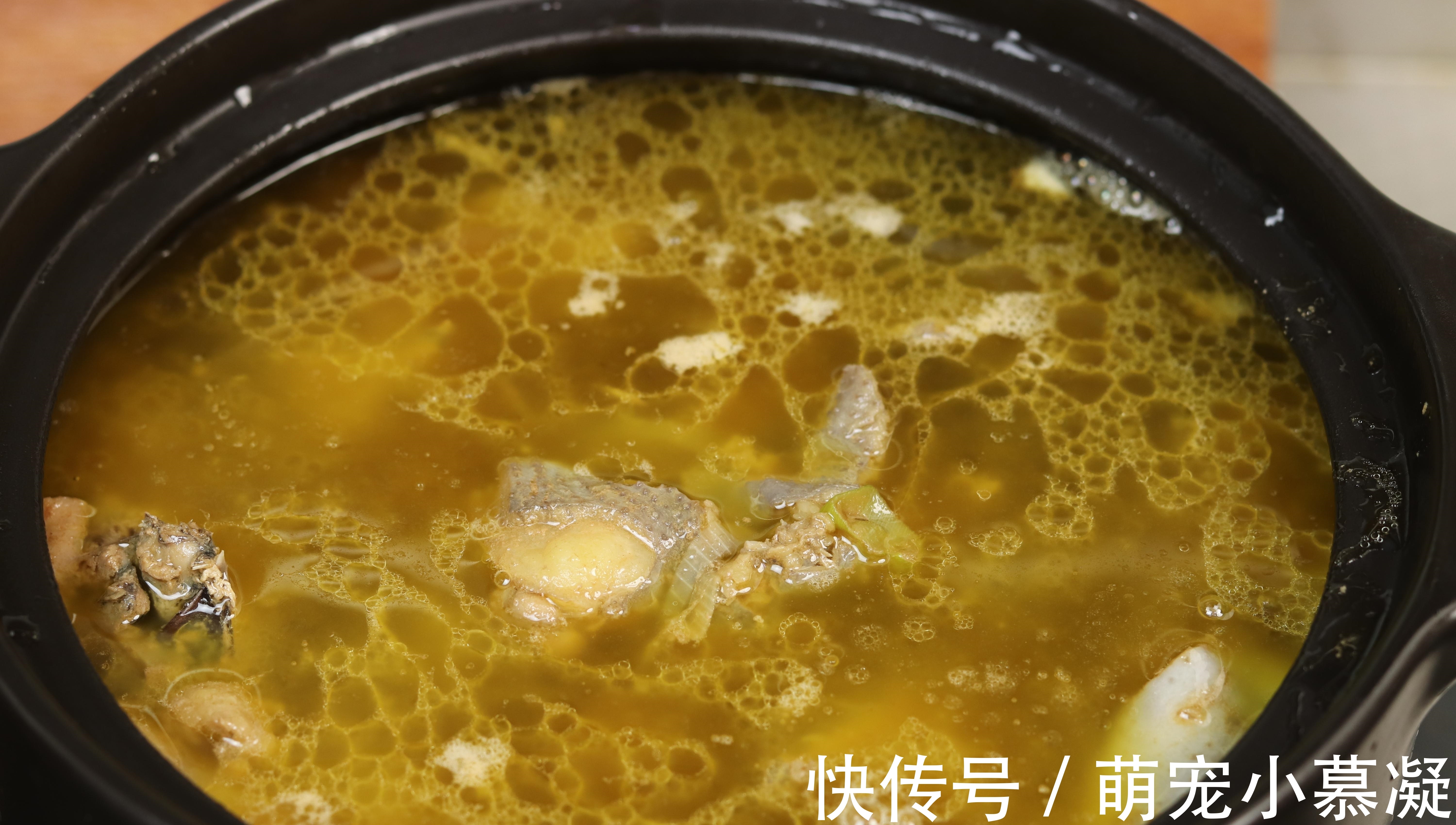 焯水|炖鸡肉时,切记别直接焯水,教你正确做法,鸡肉鲜香嫩滑不腥不柴