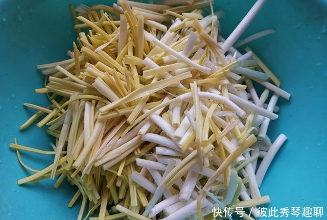 中薪|此菜简单炒炒5分钟就搞定,营养好味道鲜,冬天贵点也要常吃