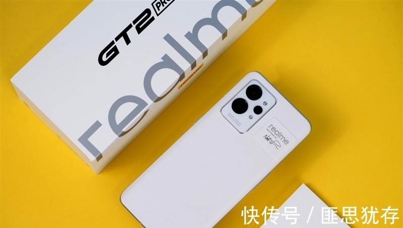 rerealme 首款顶级旗舰 真我GT2 Pro评测：直屏旗舰放心买