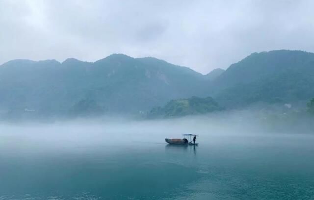 开篇|半夜被雨惊醒，苏轼给胞弟苏辙写首词，开篇7字就是千古名句