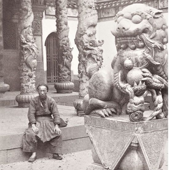 富家|一组清末老照片：小脚富家女着华丽汉服，新婚夫妻个个面如死灰