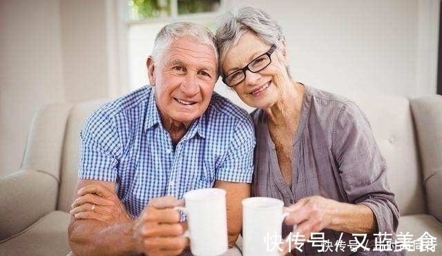 少喝|晚上喝水,做到“1多2少”,健康喝水,疾病会绕着你走