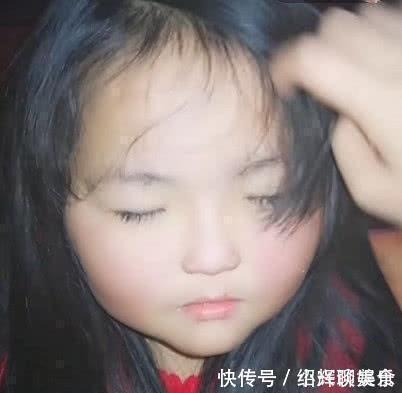 女孩天生“异瞳”走红,睁开眼那时,网友:动漫萝莉!