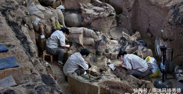 千年古墓挖出5岁新娘,专家闻讯而来,揭露一段虐心的皇家秘史