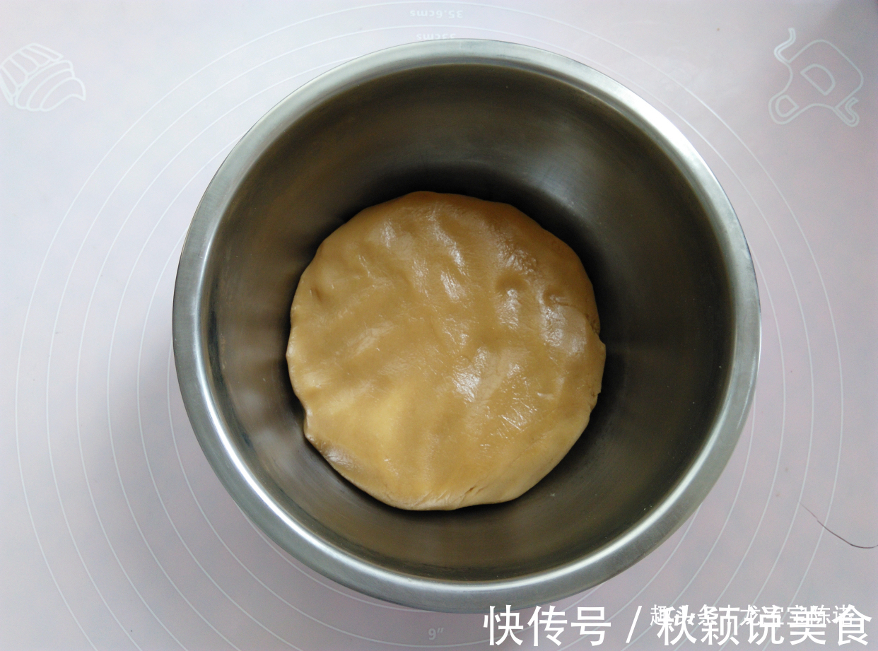 自制五仁馅月饼，放白糖还是红糖，区别很大，别放错了