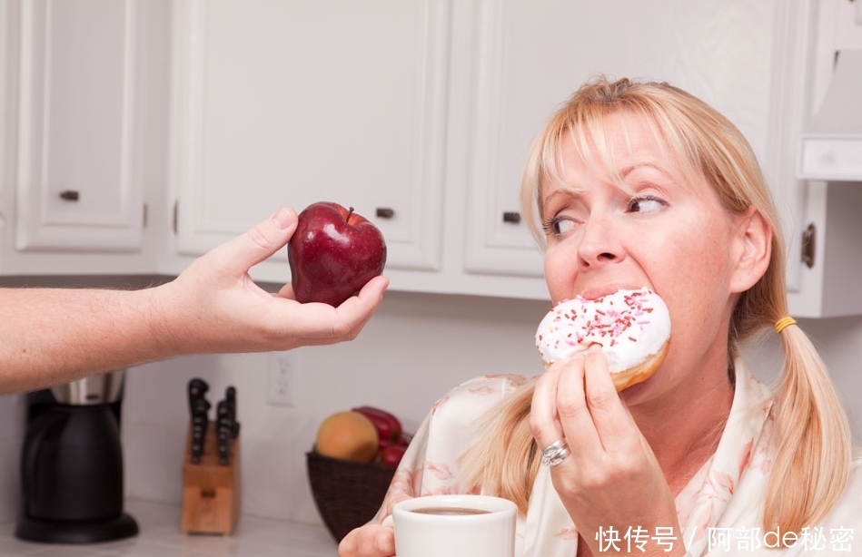 女人若想显年轻，尽量多吃3种食物，或许有助补