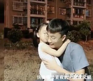 妹妹|自从有了二胎妹妹后，相差15岁的哥哥就把她宠成了小公主，羡慕