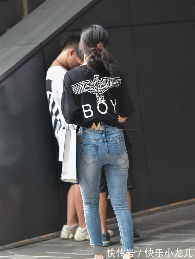 整体素 一袭色彩饱满的打底裤,浪漫复古又有点华丽,舒适又快乐